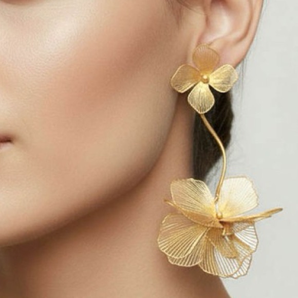 Boutique Jewelry - Gold Bloom Drop Earrings